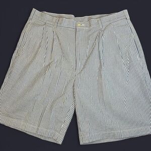 Jos. A. Bank Stay Cool Seersucker Pleated Shorts – Size 38